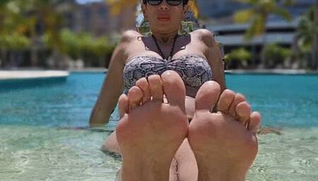 Milah Arches foot soles paradise in the Pool 2