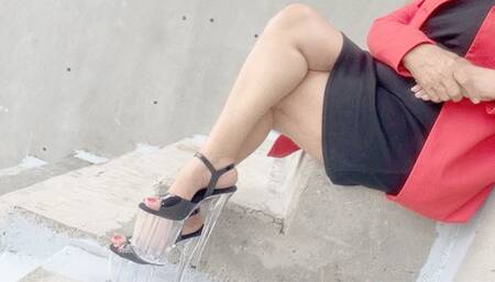 Diana Senior crossed legs fetish on ultra high heels