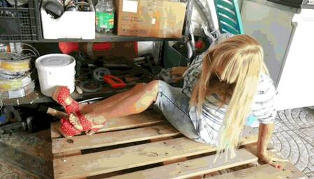 Heel caught between boards AVI (1920x1080) FHD