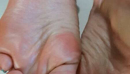 Worship with cyan toenails and honey on my soles