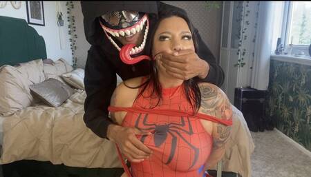 Spider Curves gets gagged by Venoms cock