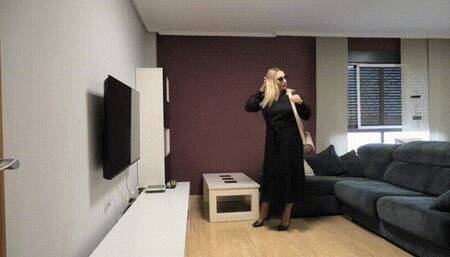 Washing hair in the kitchen sink ORDER b