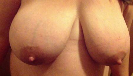 Amateur BBW Doing a Little Quicky in the Bathroom