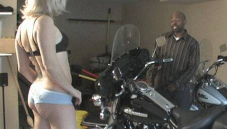 Carmen Hollywood Blows Her Black Roommate And Gets A Facial! (mp4 sd)