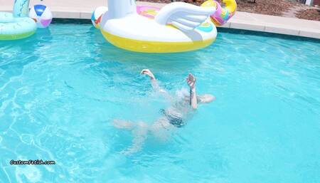 Harley is a Damsel in Peril in the Pool HD (1920x1080)