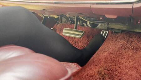 Black tights CRANKING FLOODING and REVVING the old V8!