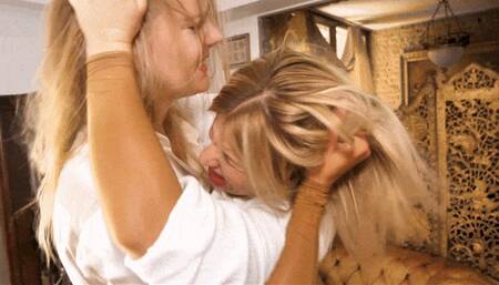 Pamela VS Vika (HD MP4)