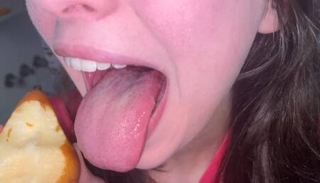 Pear Chewing (Food Vore)