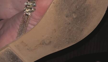 If you buy this you are pathetic! As I relax in my cinema room, you just stare at the bottoms of my sandals ha ha