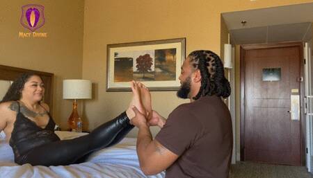 Jules Worships Macy Divines Feet