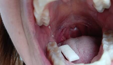 Lania te habla y te encoge poco a poco y te compara con un chicle (ESP)