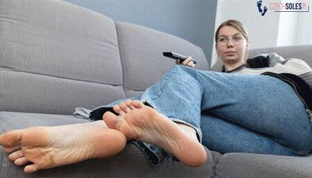 College roommate with foot benefits - POV (4K 2160p)