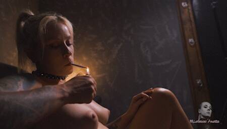 Smoker in a choker 4K MP4