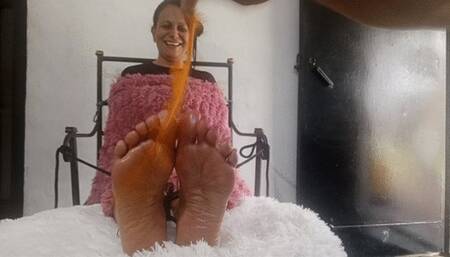 The soles of my feet are very ticklish (3)