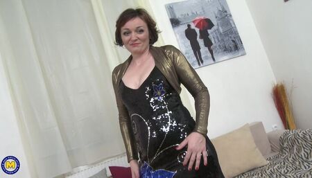 horny housewife Jara doing her toyboy