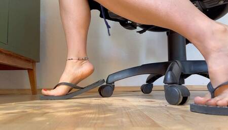 feet in flip flops under the chiar mov