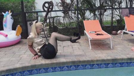 Satin secretary enjoys some water bound orgasms (WMV HD 8000kbps)