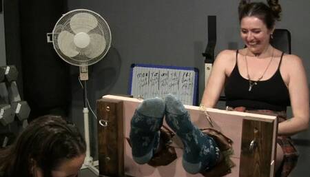 OMG I want to tickle her now!! LOW