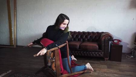 0485 Zara in Barefoot Chairties