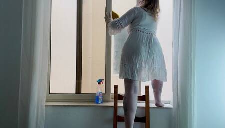 Cleaning Window In Latex Gloves 4k