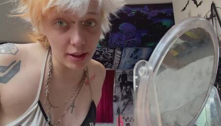 NO MAKEUP GOTH GIRL MOUTH TOUR WITH HAND MIRROR