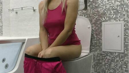 You sit on the toilet doing big things MP4 HD 720p