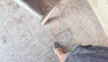 Diana Senior Super sexy Teasing on Pantyhose Stilettos and Flip Flops