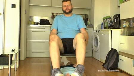Bearded Guy & Ben In Hot Foot Worship Scenario