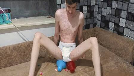 Strange games of a boy in a diaper MP4