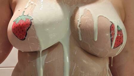 Strawberries & Cream splosh and foot crush