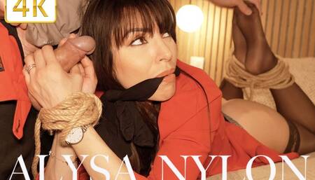 228 BONDAGE EN BAS NYLON POUR ALYSA