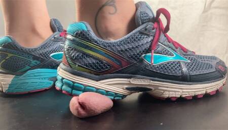 A Shoejob in Running Shoes - Tramplegirl crushes cock and gives a shoejob in well worn Brooks Sneakers - spitting - HD quality