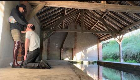 Au lavoir du village