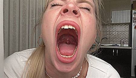 Blondie's stinking mouth! Mp4
