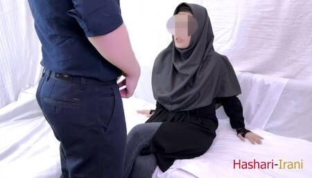 مصاحبه شغلی با منشی جدید شرکت داشتم خیلی محجبه بود گفتم باید حجابتو کم کنی و کارای دیگه هم برام بکنی