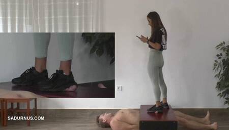 While Nomi is on the phone, the slave has an orgasm wmv Picture in picture