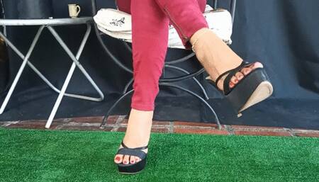 Alicia with itching on the feet and legs scratches and scratches her feet (2)