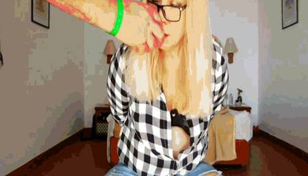 Girls sneeze using pepper MP4 (1920x1080) FHD