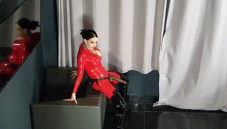 Slave gives a great blowjob