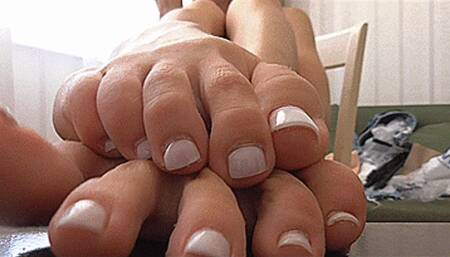 Delicious little fingers! MP4