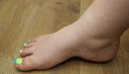 Goddess Foot: Silence to Submit