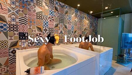 SEXY FOOTJOB in JACUZZI cumshot