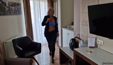 a guy comes to my room and smells my feet HD mp4 1920x1080