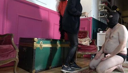 MISTRESS LILY DUPONT : LICK MY SNEAKER AFTER RAIN mobile