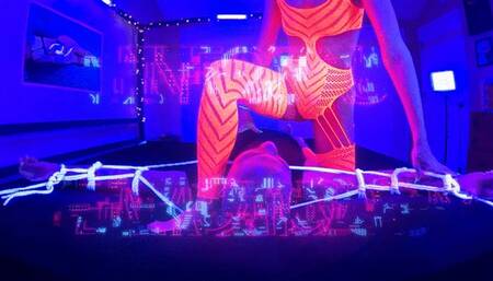 NEON FEMDOM - NEON KNOCKOUT (KOx3) - Bondage Headscissor Domination