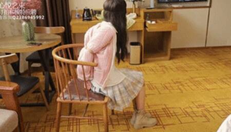 xy196-Cute Chinese girl is tied up in traditional European bondage method and is trying to break free