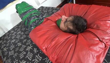 GIANT AND EXPLOSIVE BBW FARTING INTO SLAVE NOSE'S PART 1 BY THAMMY BBW AND DANIEL SANTIAGO CAM BY ALINE FULL HD