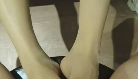 skin pantyhose and bare feet footjob cumshot