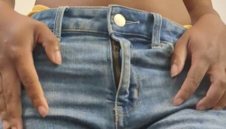 WATCH ME SCRATCH MY JEANS | Ash