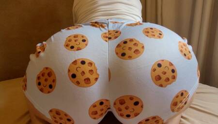 Sweet Stepsister in Pajama giving Me Her Wet Cookie